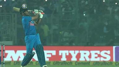 MS Dhoni's first ball mammoth SIX