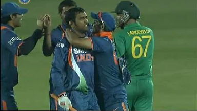 India vs SA, 2009/10 - India's nail-biting win in the 1st ODI at Jaipur