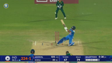 IND vs SA 2025, 3rd ODI: Yashasvi Jaiswal Six