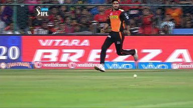 M60: RCB vs SRH – Freecharge Bolt  Moment – Deepak Hooda