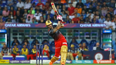 4 & 6: Du Plessis, Maxwell counter-attack