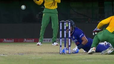 Butterfingers? SA mess up two chances in 1 over