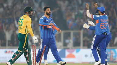 Trapped in front, castled! Varun's crucial double-strike