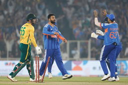 Trapped in front, castled! Varun's crucial double-strike