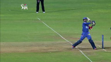 M38: RCB vs DD –  Dinesh Karthik Wicket