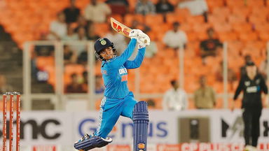 Saima Thakor battles hard with 29(54)