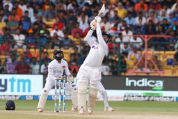 6x2: Rishabh Pant smashes - Crowd relishes