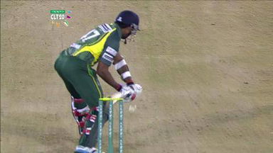 Q5: SE vs LIO –  Dilruwan Perera Wicket