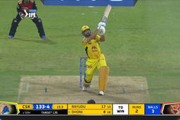 M44: SRH vs CSK – MS Dhoni Six