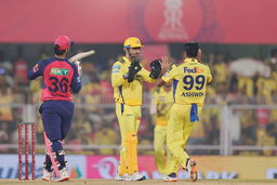 Ashwin-Dhoni combo magic: Smart bowling, safe hands, top work