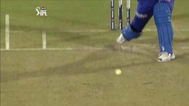 M40: RR vs RCB – Brad Hodge Wicket