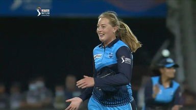 Final: Supernovas vs Velocity – Fall of Wickets