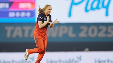 Outclassed! Kim Garth's slower one outfoxes Harmanpreet