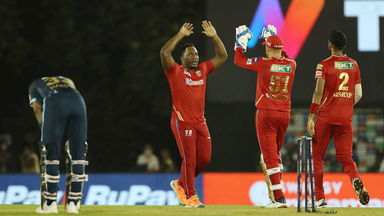 Big moment - Bairstow runs out Hardik Pandya