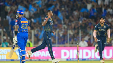152.1 KPH! Rabada shatters SKY's stumps