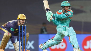 WOW - Reverse sweep SIX off QDK's bat