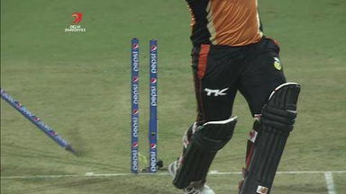 M32: DD vs SRH –  Aaron Finch Wicket