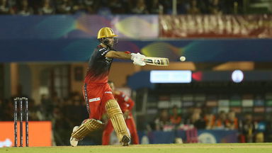 Glenn Maxwell's promises but gets out for 35(22)