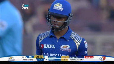 Evin Lewis smashes 48 (31)