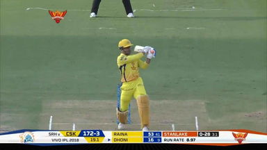 M20: SRH vs CSK –  MS Dhoni Six