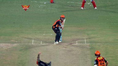 M27: SRH vs RCB – David Warner Six