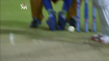 M31: RCB vs KXIP –  Glenn Maxwell Wicket