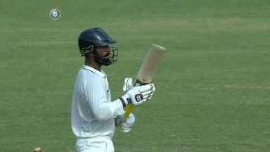 Duleep Trophy 2016-17: Ind Blue vs Ind Green - Dinesh Karthik 57 (45)