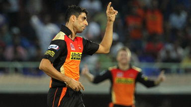 M40: RPS vs SRH – Ashish Nehra's exceptional final over