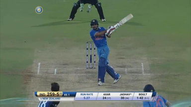 IND vs NZ 2016, 5th ODI: Kedar Jadhav  Six