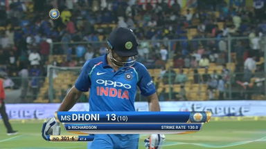 IND vs AUS 2017, 4th ODI: MS Dhoni Wicket