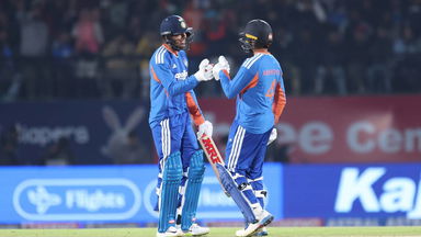 Dealing in boundaries! Abhishek and Gill's fiery start