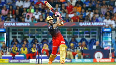 Captain Faf du Plessis muscles his way to 65(41)