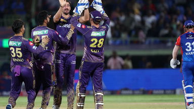 Smashed & Castled! Starc wins the battle against Warner