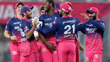 Fours x3, Wicket: Another eventful over, ft. Archer