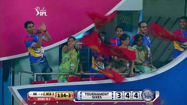 M35: RCB vs RR –  Yuvraj Singh Six