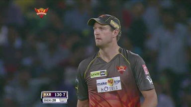 M72: SRH vs KKR – Yusuf Pathan Six