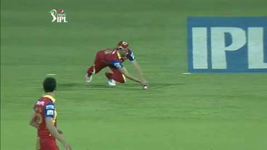 M40: RCB vs KXIP – Manan Vohra Wicket