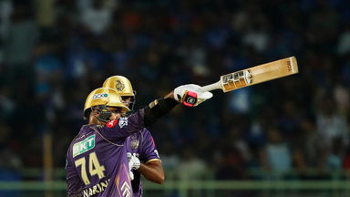 50 UP IN STYLE! Narine smashes 4,6,4,4, to bring up half-century