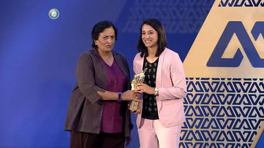 Smriti Mandhana receives the best International Cricketer of the year award (Women) - 2017-18
