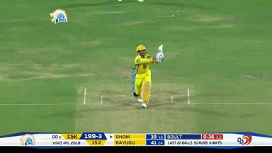 M30: CSK vs DD – MS Dhoni Six