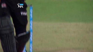 M60: RCB vs SRH – Yuvraj Singh Wicket
