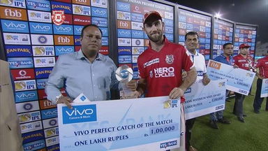 M33: KXIP vs SRH  – VIVO perfect catch of the match – Glenn Maxwell