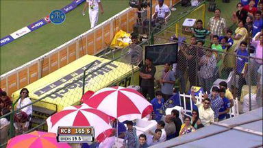 M40: RR vs RCB – Vinay Kumar Six