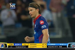 Tom Curran’s impressive 3-wicket haul