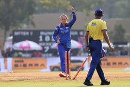 Triple-wicket over: Amelia Kerr clinches back the Purple Cap