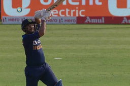 Shardul Thakur launches Stokes for a SIX