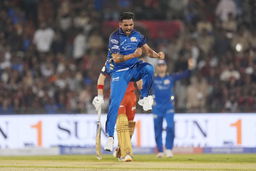 Chahar rocks back RCB with early wickets