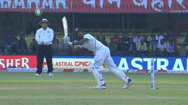 Umesh Yadav's quickfire 25 off 10