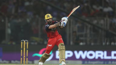 SMACKED x 2! Kohli seals RCB's statement win