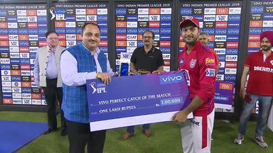 M09: KXIP vs MI – VIVO Perfect Catch of the Match – Mayank Agarwal